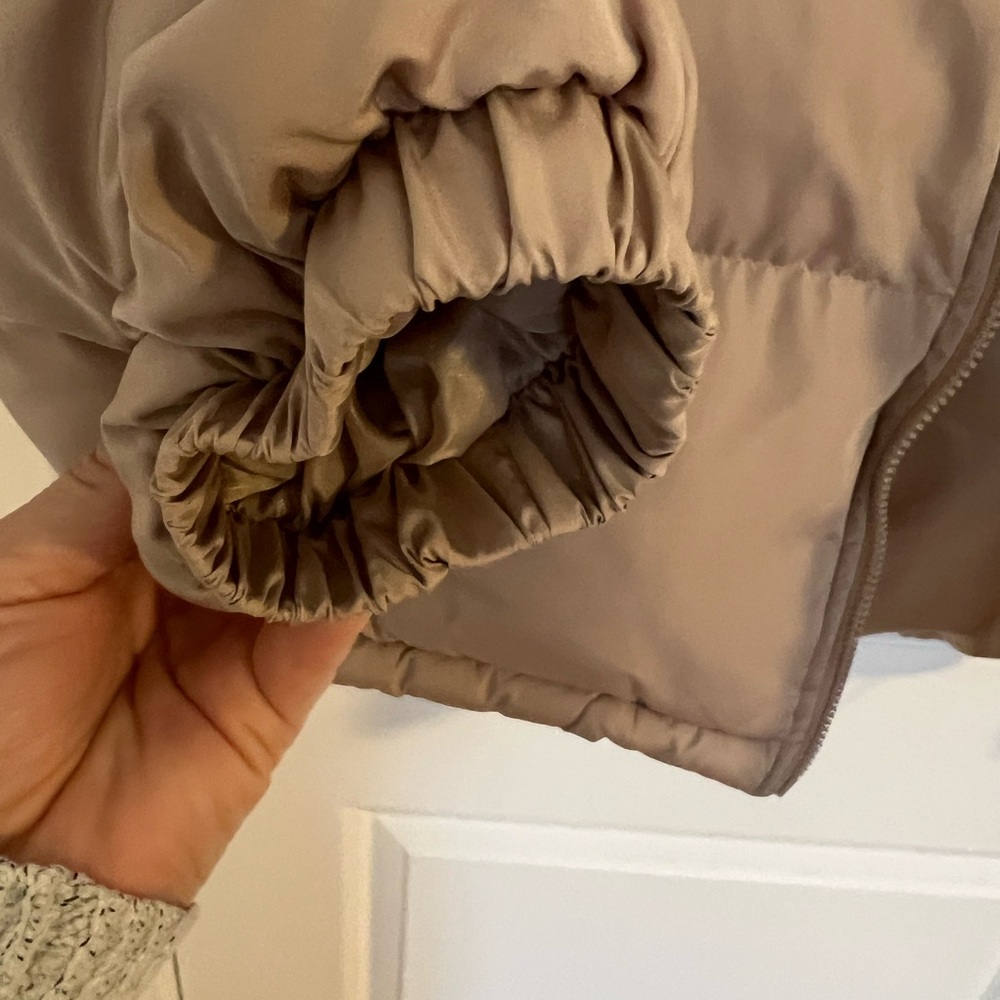 Forever 21 Women's Tan Puffer Jacket - Picture 4 of 7